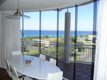 Beachside Resort - Kawana Waters - Tourism Canberra 2
