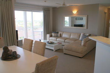 Beachside Resort - Kawana Waters - Tourism Canberra 8