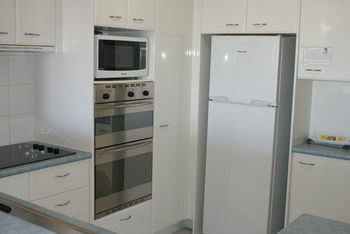 Beachside Resort - Kawana Waters - Tourism Canberra 10