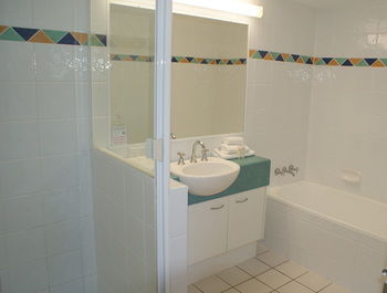 Beachside Resort - Kawana Waters - Tourism Canberra 17