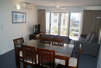 Beachside Resort - Kawana Waters - Tourism Canberra 18