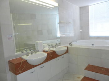 Beachside Resort - Kawana Waters - Tourism Canberra 36