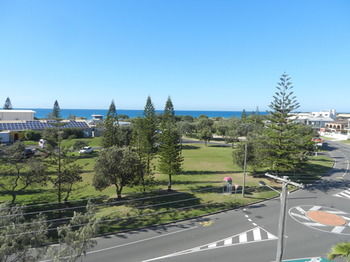 Beachside Resort - Kawana Waters - Tourism Canberra 40