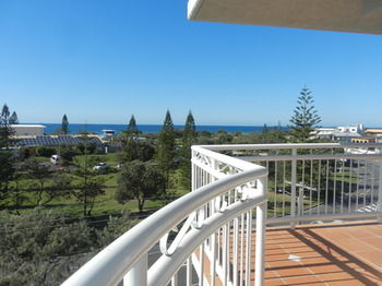 Beachside Resort - Kawana Waters - Tourism Canberra 42