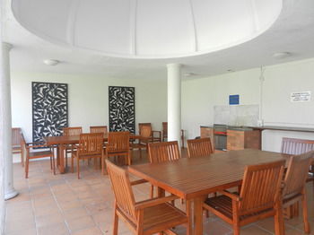 Beachside Resort - Kawana Waters - Tourism Canberra 43