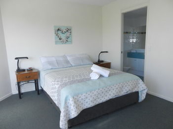 Beachside Resort - Kawana Waters - Tourism Canberra 46