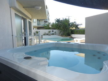 Beachside Resort - Kawana Waters - Tourism Canberra 53