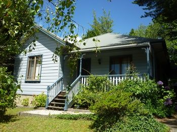 Whispering Pines Chalet & Cottages - Tourism Canberra 12