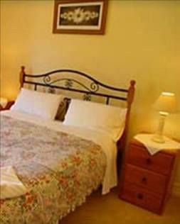 Whispering Pines Chalet & Cottages - Tourism Canberra 3