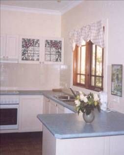 Whispering Pines Chalet & Cottages - Tourism Canberra 6