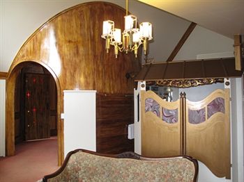 A Camelot Tower & Penthouse - Tourism Canberra 12