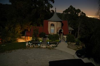 A Camelot Tower & Penthouse - Tourism Canberra 16