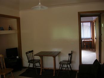 A Camelot Tower & Penthouse - Tourism Canberra 17