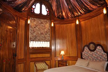 A Camelot Tower & Penthouse - Tourism Canberra 22