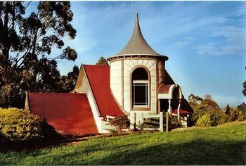 A Camelot Tower & Penthouse - Tourism Canberra 23
