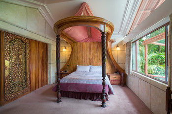 A Camelot Tower & Penthouse - Tourism Canberra 35