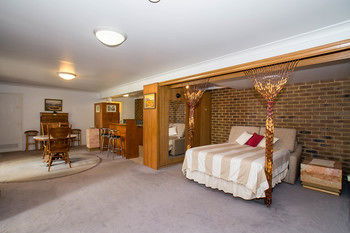 A Camelot Tower & Penthouse - Tourism Canberra 38