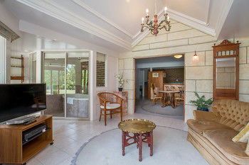 A Camelot Tower & Penthouse - Tourism Canberra 43