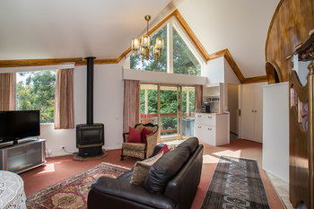 A Camelot Tower & Penthouse - Tourism Canberra 45