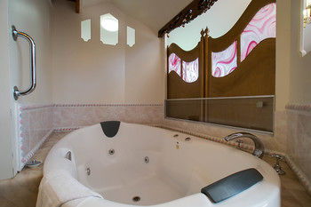 A Camelot Tower & Penthouse - Tourism Canberra 51