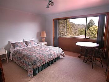 A Camelot Tower & Penthouse - Tourism Canberra 4