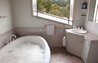 A Camelot Tower & Penthouse - Tourism Canberra 5