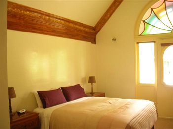 A Camelot Tower & Penthouse - Tourism Canberra 7