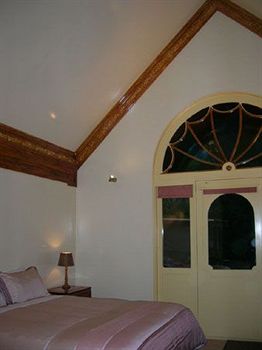 A Camelot Tower & Penthouse - Tourism Canberra 8