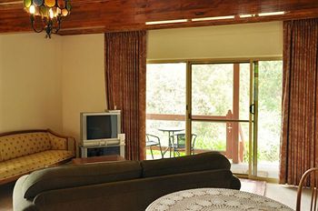 A Camelot Tower & Penthouse - Tourism Canberra 10