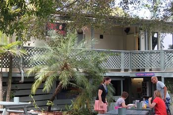 Nomads Noosa Backpackers Hostel - Tourism Canberra 2