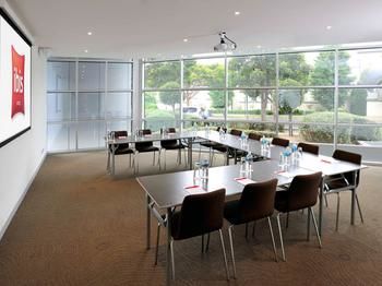 Ibis Melbourne Glen Waverley - Tourism Canberra 24