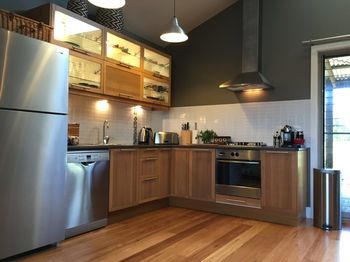 Lilies Luxury Retreats - Tourism Canberra 18