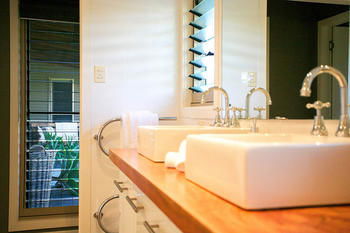 Lilies Luxury Retreats - Tourism Canberra 28