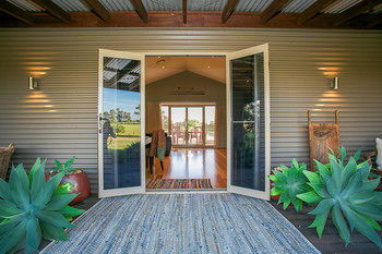 Lilies Luxury Retreats - Tourism Canberra 31