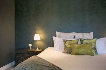 Lilies Luxury Retreats - Tourism Canberra 36