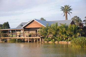 Lilies Luxury Retreats - Tourism Canberra 39