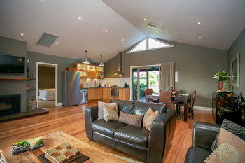 Lilies Luxury Retreats - Tourism Canberra 43