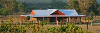 Lilies Luxury Retreats - Tourism Canberra 4