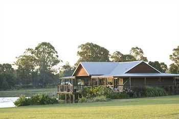 Lilies Luxury Retreats - Tourism Canberra 8
