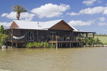 Lilies Luxury Retreats - Tourism Canberra 15