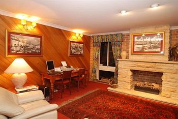 The Hermitage Motel - Tourism Canberra 3