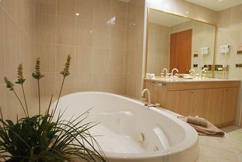 The Hermitage Motel - Tourism Canberra 4
