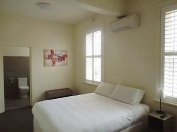 Naughtons Parkville Hotel - Tourism Canberra 2