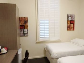 Naughtons Parkville Hotel - Tourism Canberra 5