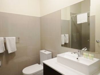 Naughtons Parkville Hotel - Tourism Canberra 7