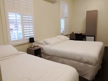 Naughtons Parkville Hotel - Tourism Canberra 9