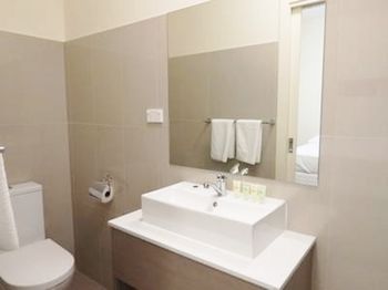 Naughtons Parkville Hotel - Tourism Canberra 10