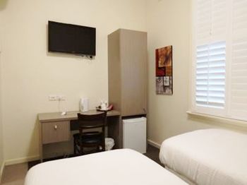 Naughtons Parkville Hotel - Tourism Canberra 12
