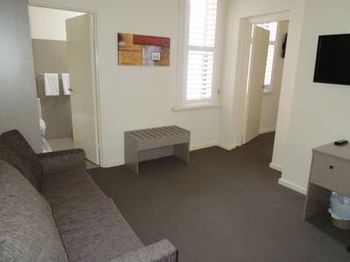 Naughtons Parkville Hotel - Tourism Canberra 18