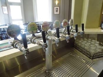 Naughtons Parkville Hotel - Tourism Canberra 19